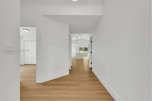 16 Gables Blvd, Weston FL 33326 - Weston, FL - Photo 4