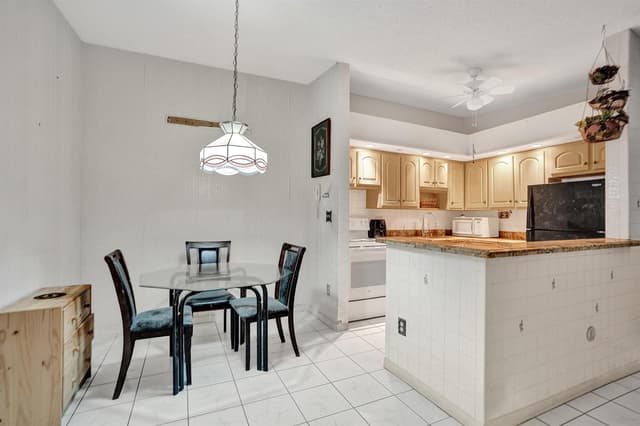 9414 S BELFORT Circle # 215, Tamarac FL 33321 - Tamarac, FL - Photo 5