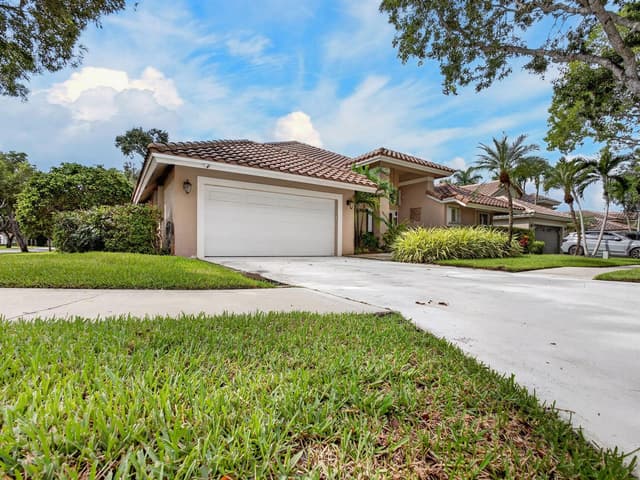 832 WATERVIEW Drive, Weston FL 33326 - Weston, FL - Photo 2
