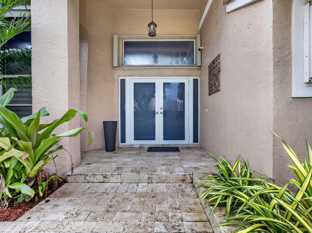 832 WATERVIEW Drive, Weston FL 33326 - Weston, FL - Photo 4