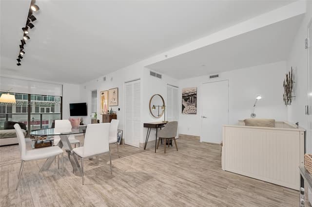 31 SE 6th St # 304, Miami FL 33131 - Miami, FL - Photo 6