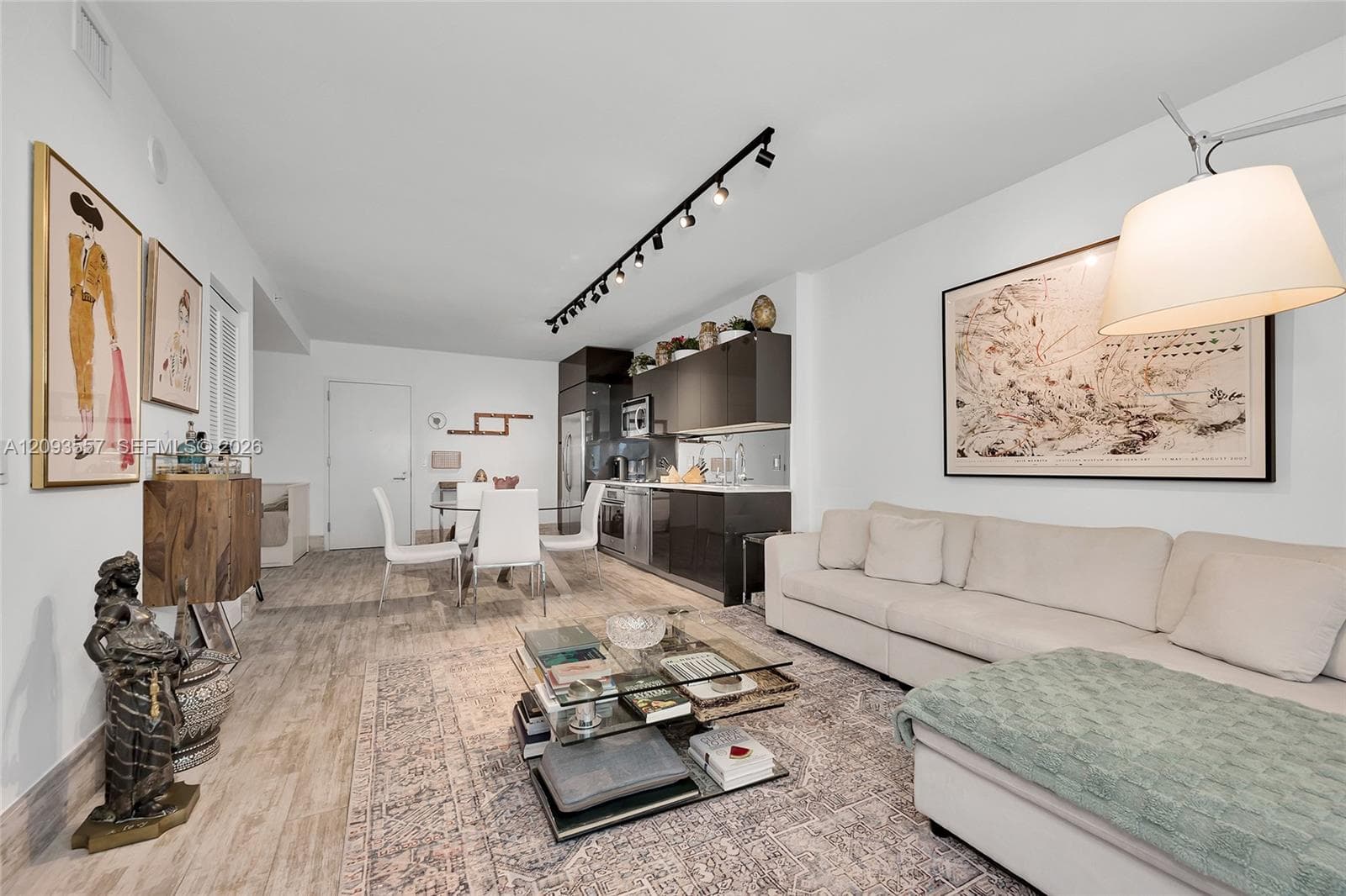 31 SE 6th St # 304, Miami FL 33131 - Miami, FL - Photo 1