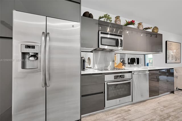 31 SE 6th St # 304, Miami FL 33131 - Miami, FL - Photo 4