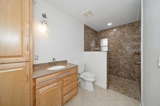 1129 W LAKES Drive, Deerfield Beach FL 33442 - Deerfield Beach, FL - Photo 6