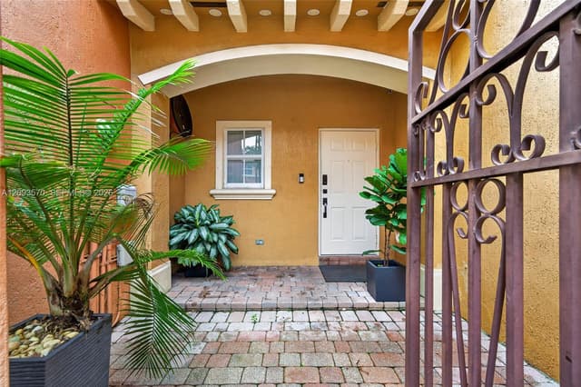 15266 SW 30th Ter, Miami FL 33185 - Miami, FL - Photo 2