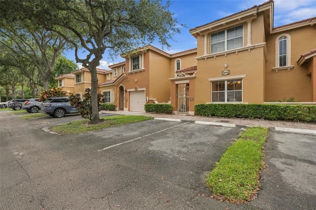 8531 NW 139th Ter # 1406, Miami Lakes FL 33016 - Miami Lakes, FL - Photo 4