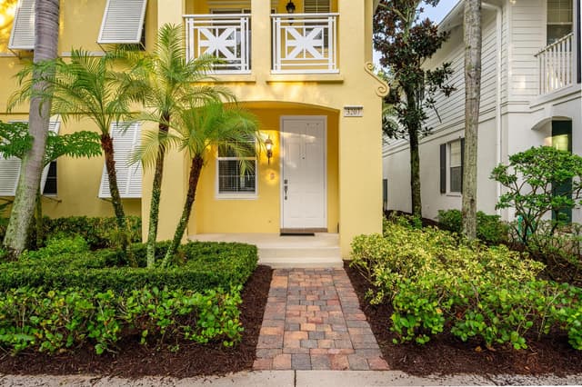 3207 E Community Drive E, Jupiter FL 33458 - Jupiter, FL - Photo 2