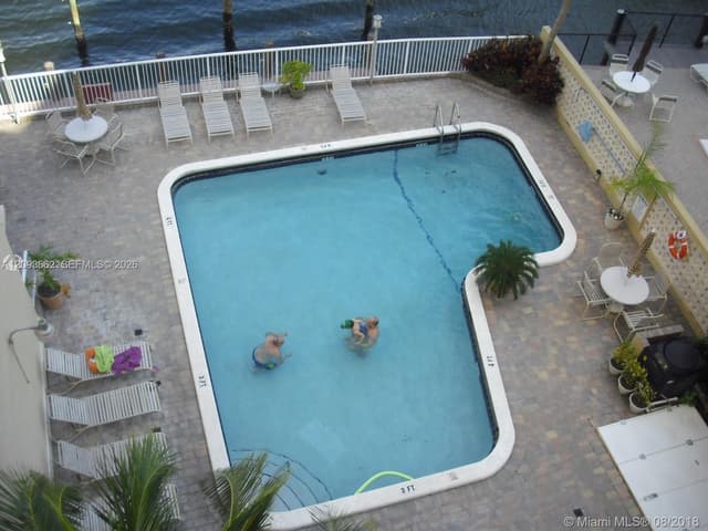 121 Golden Isles Dr # 407, Hallandale Beach FL 33009 - Hallandale Beach, FL - Photo 3