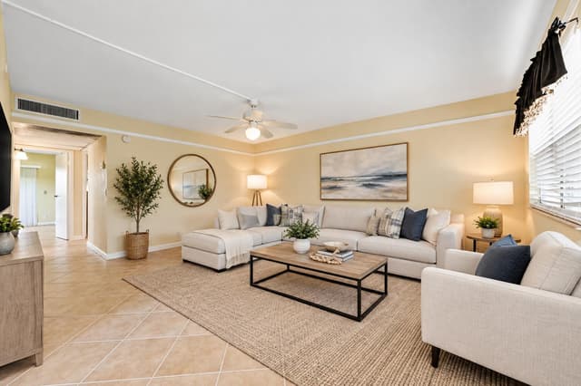 192 Monaco D, Delray Beach FL 33446 - Delray Beach, FL - Photo 2
