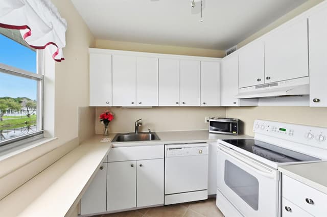 192 Monaco D, Delray Beach FL 33446 - Delray Beach, FL - Photo 7
