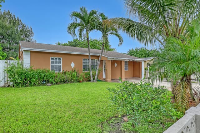 1627 4th Court NE, Boynton Beach FL 33435 - Boynton Beach, FL - Photo 3