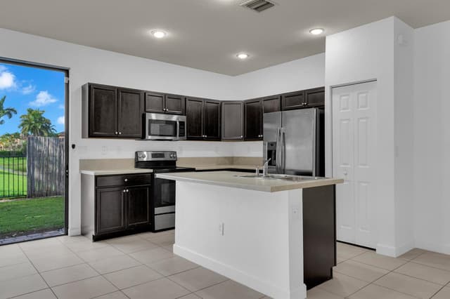 3701 NE 2nd Street, Homestead FL 33033 - Homestead, FL - Photo 4