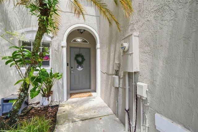 13225 NW 7th Dr, Plantation FL 33325 - Plantation, FL - Photo 2