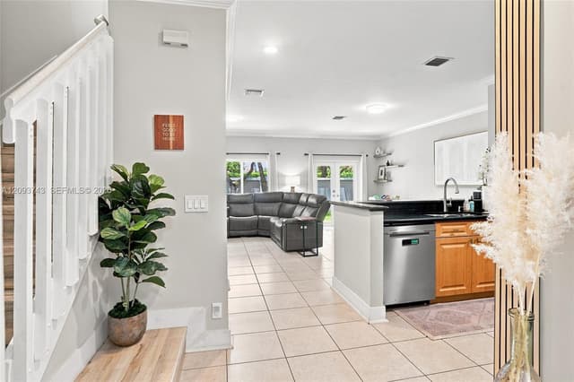 13225 NW 7th Dr, Plantation FL 33325 - Plantation, FL - Photo 7