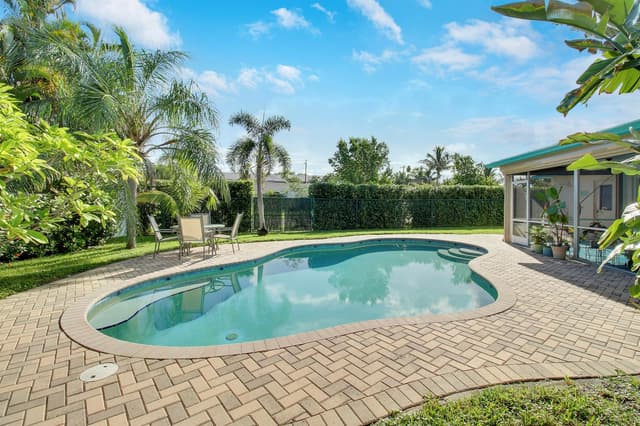60 Camelia Circle, Tequesta FL 33469 - Tequesta, FL - Photo 2