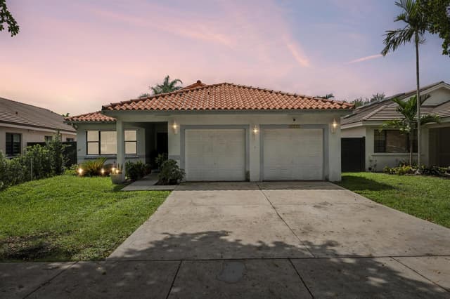 8738 NW 150th Terrace, Miami Lakes FL 33018 - Miami Lakes, FL - Photo 2