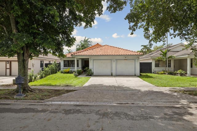 8738 NW 150th Terrace, Miami Lakes FL 33018 - Miami Lakes, FL - Photo 4