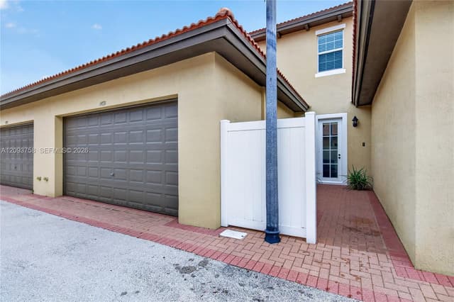 14731 SW 15th Ct, Pembroke Pines FL 33027 - Pembroke Pines, FL - Photo 4