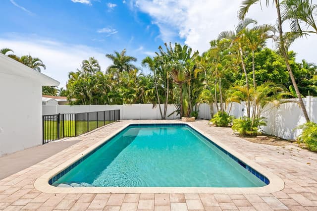 413 NE 25TH Avenue, Pompano Beach FL 33062 - Pompano Beach, FL - Photo 2
