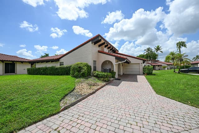 8129 PINE Circle # 33, Tamarac FL 33321 - Tamarac, FL - Photo 2