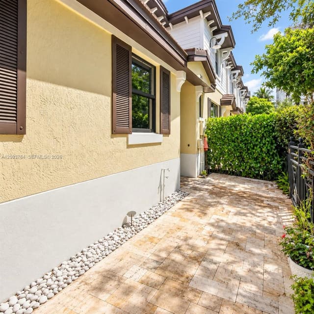 841 S Ocean Blvd, Pompano Beach FL 33062 - Pompano Beach, FL - Photo 2