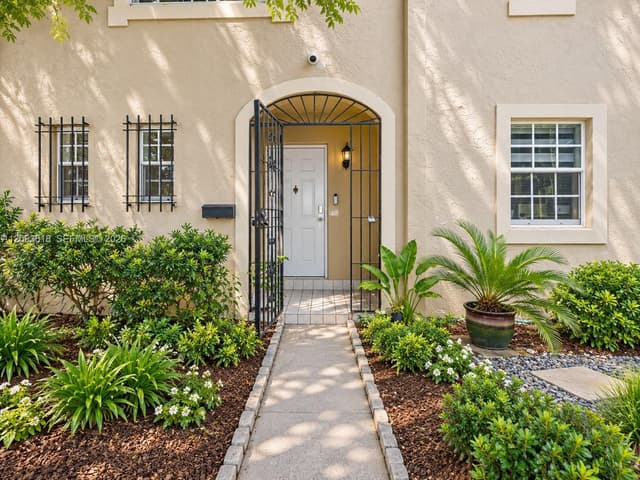 17086 NW 55th Ave, Miami Gardens FL 33055 - Miami Gardens, FL - Photo 2