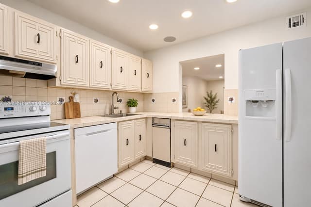 17086 NW 55th Ave, Miami Gardens FL 33055 - Miami Gardens, FL - Photo 7