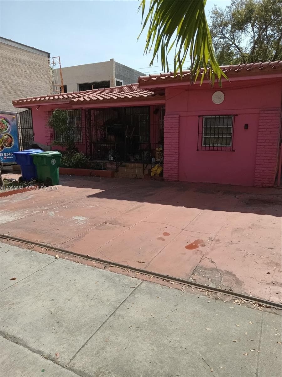 136 NE 44th St, Miami FL 33137