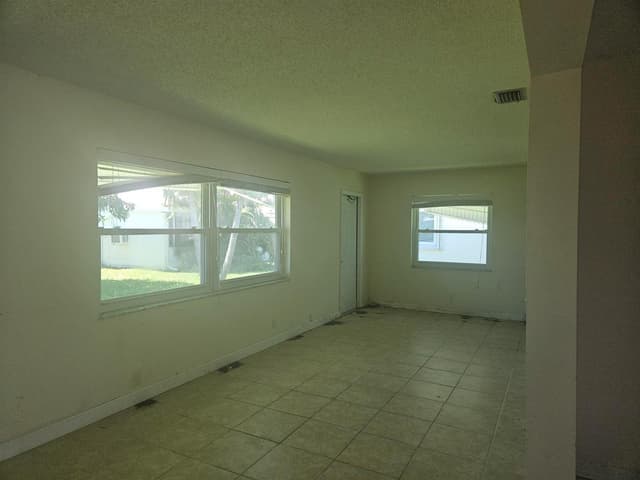 1598 SW 13TH Terrace, Boynton Beach FL 33426 - Boynton Beach, FL - Photo 4