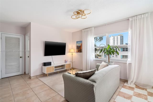 1824 Monroe St # 10, Hollywood FL 33020 - Hollywood, FL - Photo 2