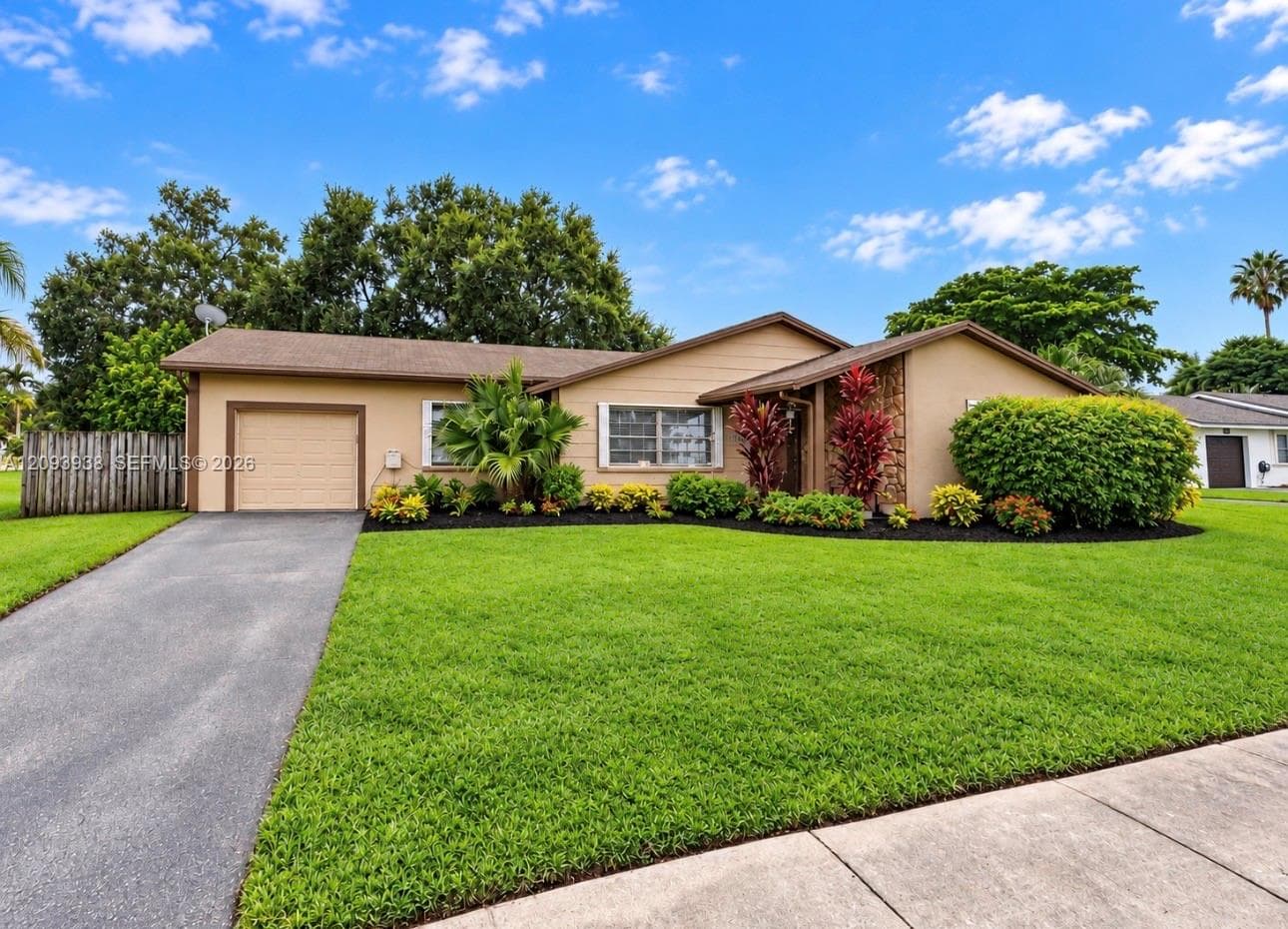 908 Cardinal Pl, Homestead FL 33035 - Homestead, FL - Photo 1
