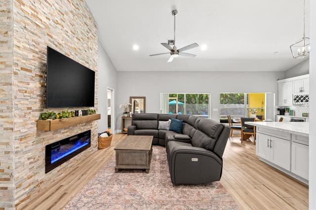 1531 NW 102ND Way, Coral Springs FL 33071 - Coral Springs, FL - Photo 2