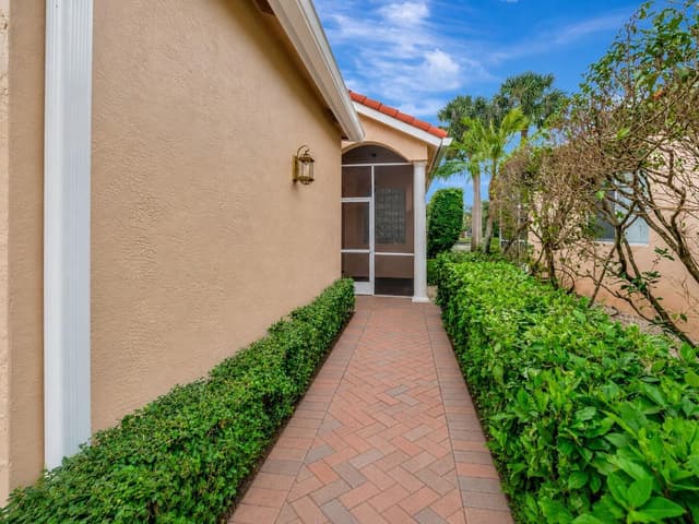 11081 Springbrook Circle, Boynton Beach FL 33437 - Boynton Beach, FL - Photo 2