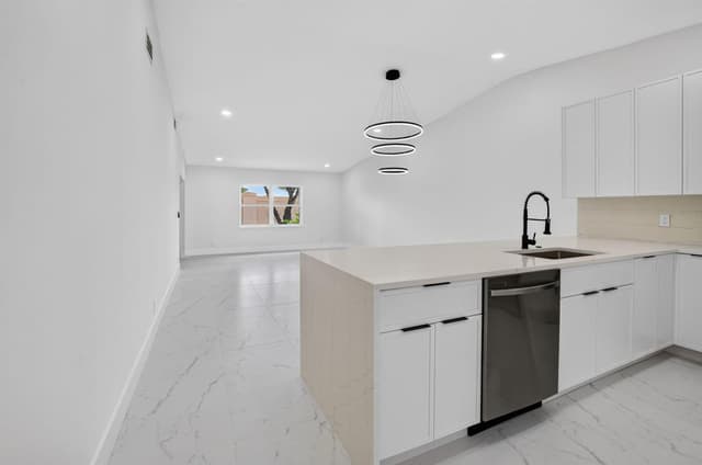 8224 SUMMERBREEZE Lane, Boca Raton FL 33496 - Boca Raton, FL - Photo 4