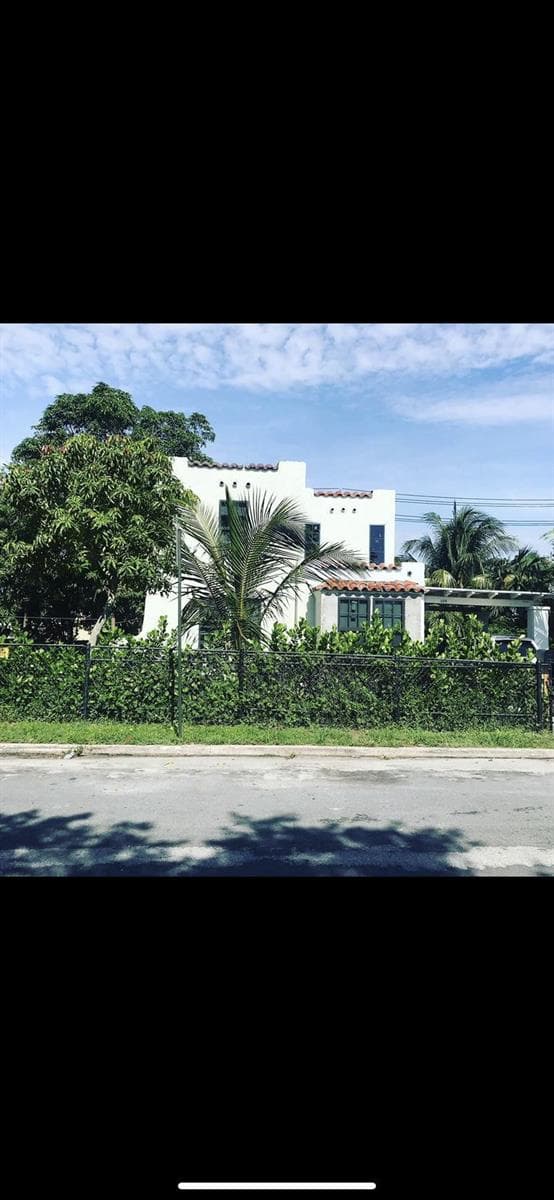 125 S B Street, FL 33460 - Photo 1
