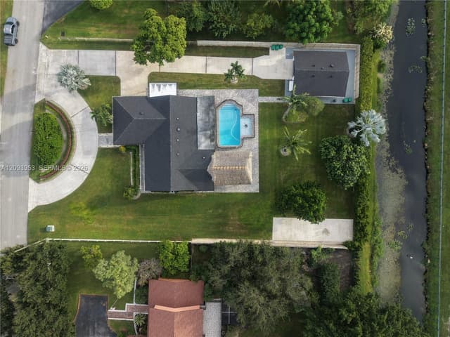 2751 SW 141st Ter, Davie FL 33330 - Davie, FL - Photo 2