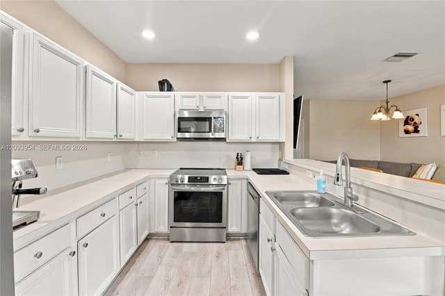 1025 NE 207th Ter, Miami FL 33179 - Miami, FL - Photo 6