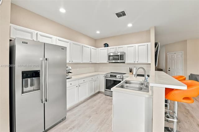 1025 NE 207th Ter, Miami FL 33179 - Miami, FL - Photo 7