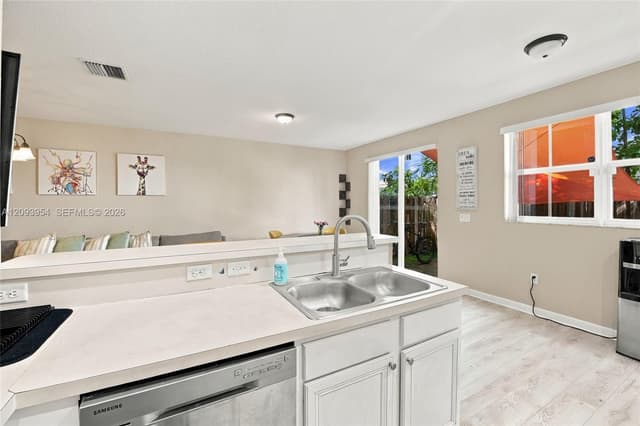 1025 NE 207th Ter, Miami FL 33179 - Miami, FL - Photo 5