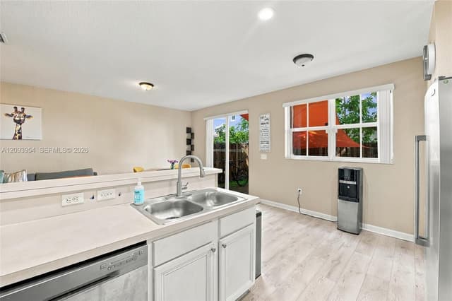 1025 NE 207th Ter, Miami FL 33179 - Miami, FL - Photo 4