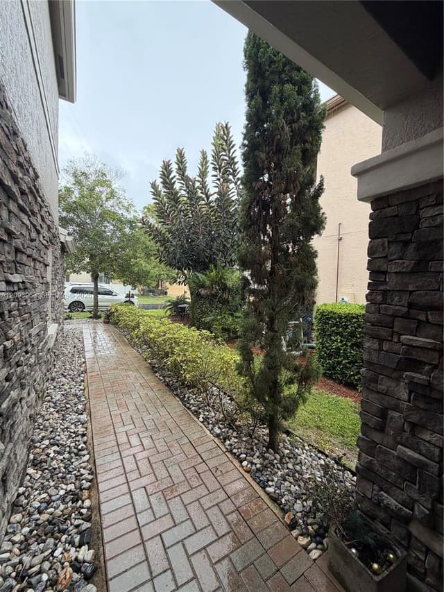 10355 Little Mustang Way, Lake Worth FL 33449 - Lake Worth, FL - Photo 2