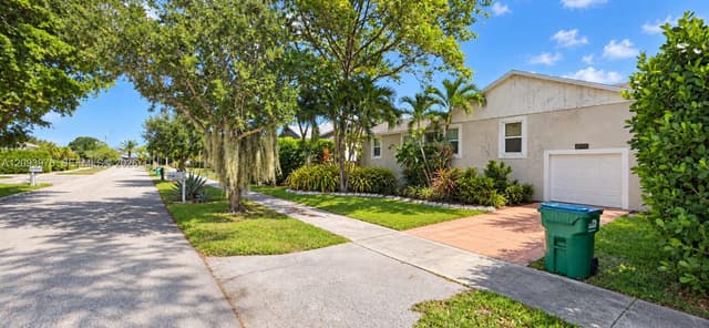 9760 SW 211th St, Cutler Bay FL 33189 - Cutler Bay, FL - Photo 2