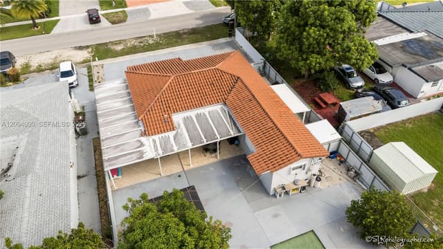 188 E 59th St, Hialeah FL 33013 - Hialeah, FL - Photo 2