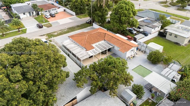 188 E 59th St, Hialeah FL 33013 - Hialeah, FL - Photo 3