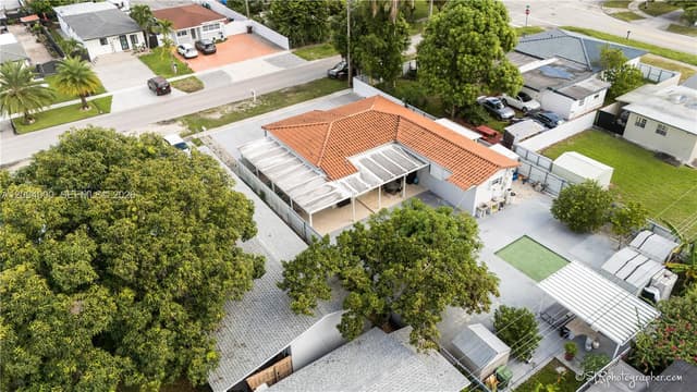 188 E 59th St, Hialeah FL 33013 - Hialeah, FL - Photo 4