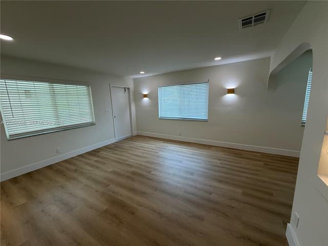 708 SW 7th Ave, Hallandale Beach FL 33009 - Hallandale Beach, FL - Photo 6