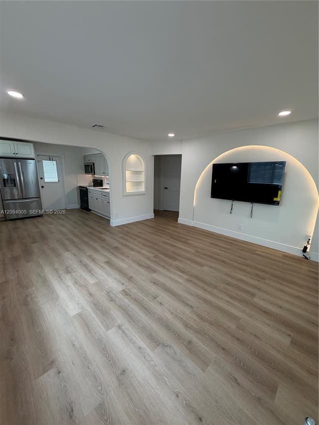 708 SW 7th Ave, Hallandale Beach FL 33009 - Hallandale Beach, FL - Photo 3