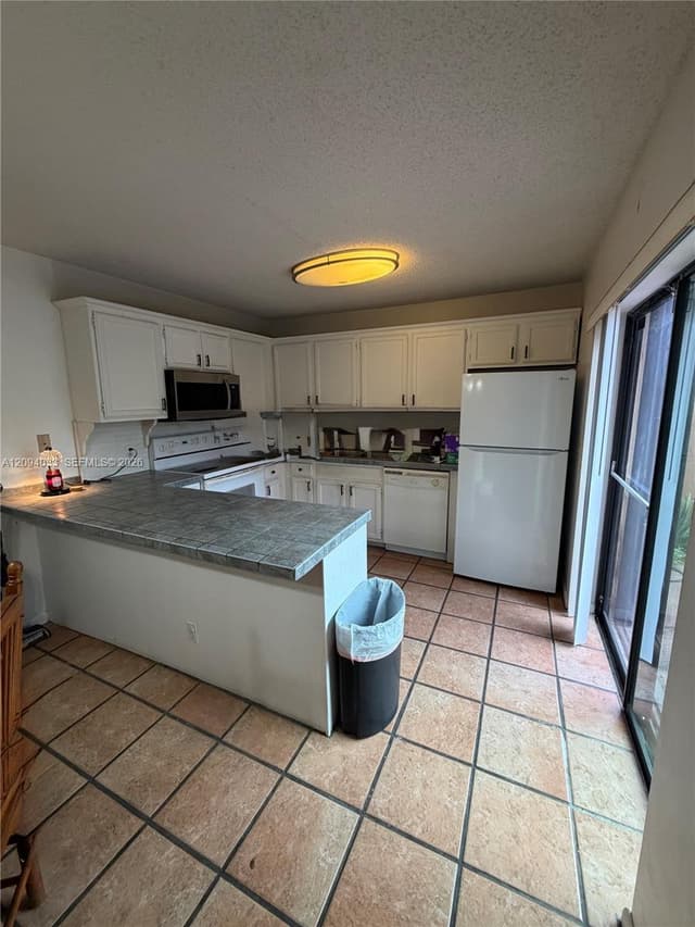 2564 Lakeview Ct, Cooper City FL 33026 - Cooper City, FL - Photo 3