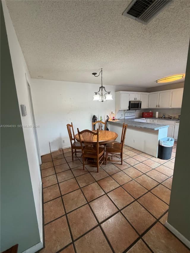 2564 Lakeview Ct, Cooper City FL 33026 - Cooper City, FL - Photo 4