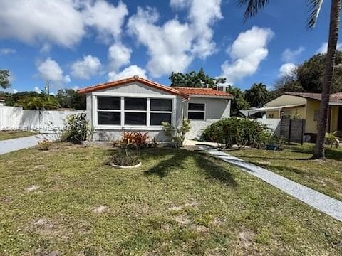 2471 Dewey St, Hollywood FL 33020 - Hollywood, FL - Photo 2
